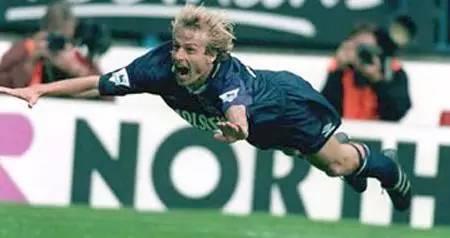 足坛那些独特的庆祝动作,足坛十大庆祝动作