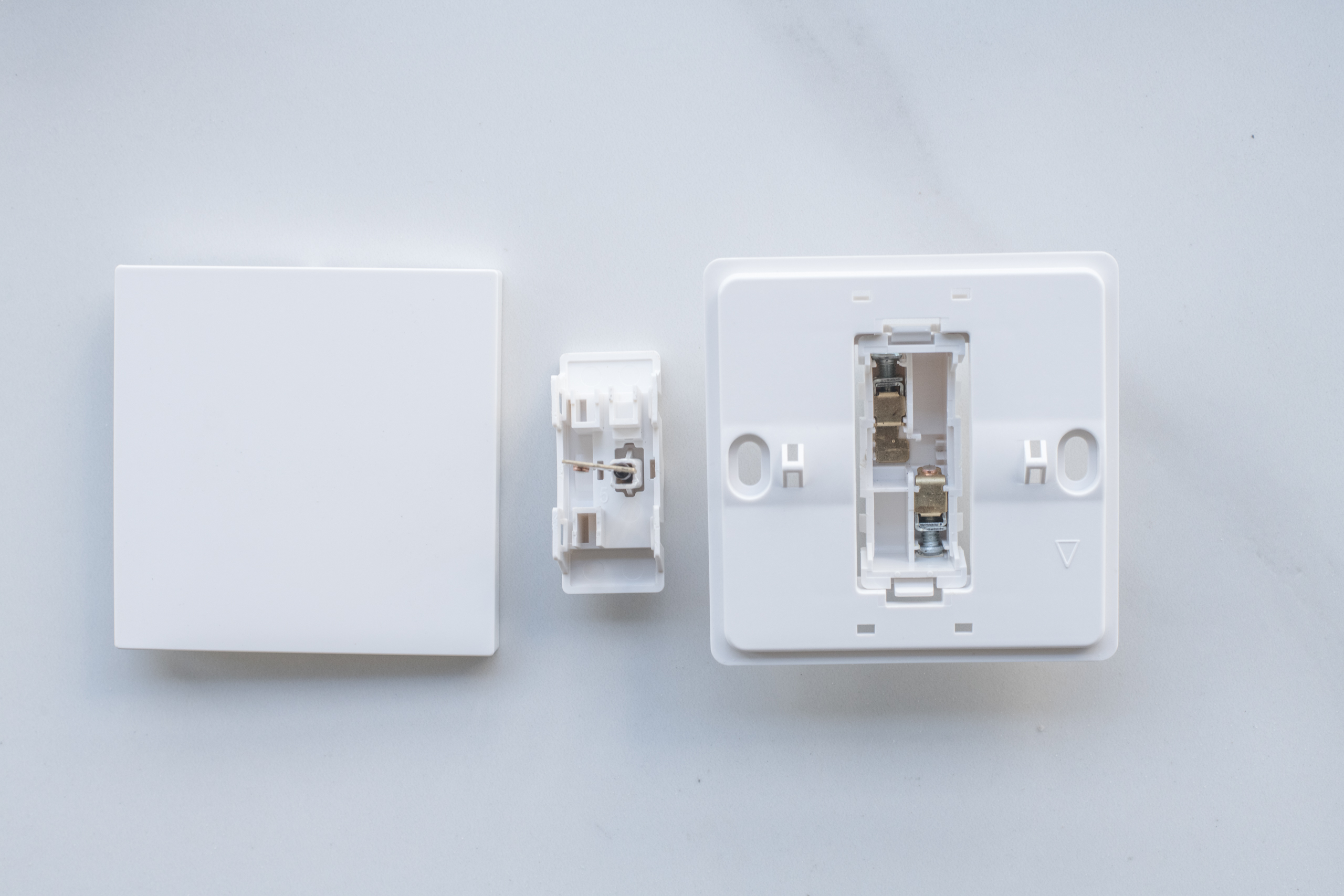 十大品牌插座开关款式,各大品牌插座面板拆解对比