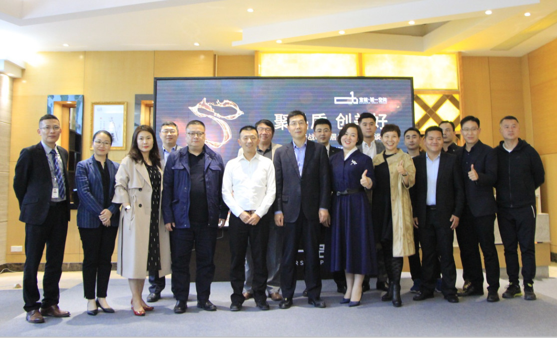 仁豪家居与顾家家居哪个好,仁豪家居和全友