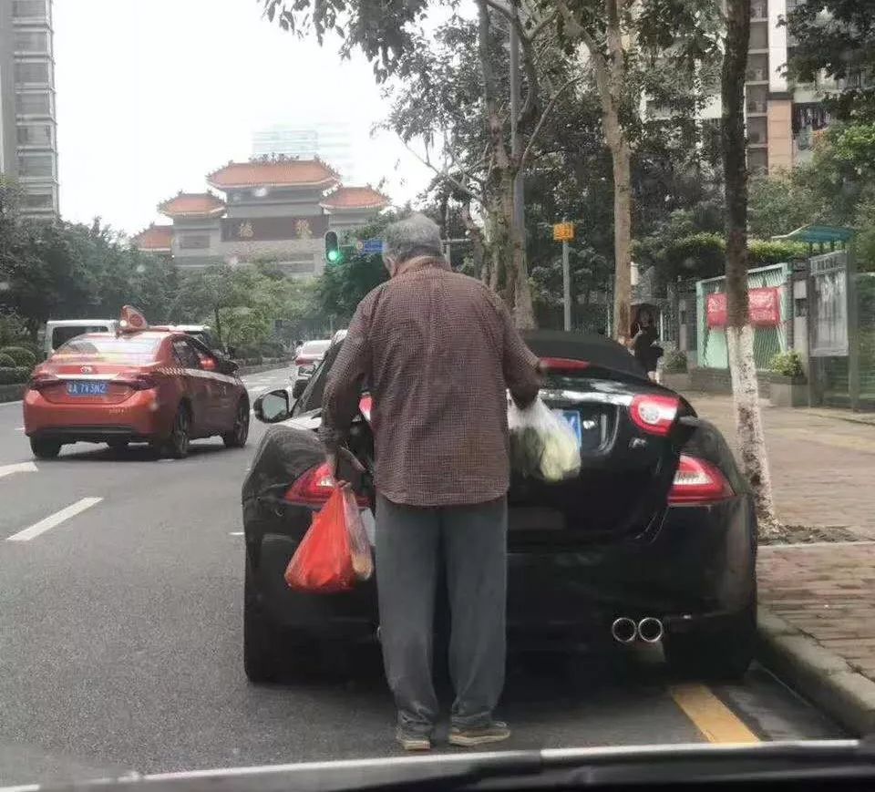 在广东穿拖鞋逛奢侈品店会怎样,广州奢侈品衣服对比