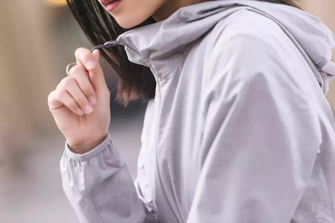 《初恋这件小事》男女主10年后同框，竟然是因为优衣库防晒衣？