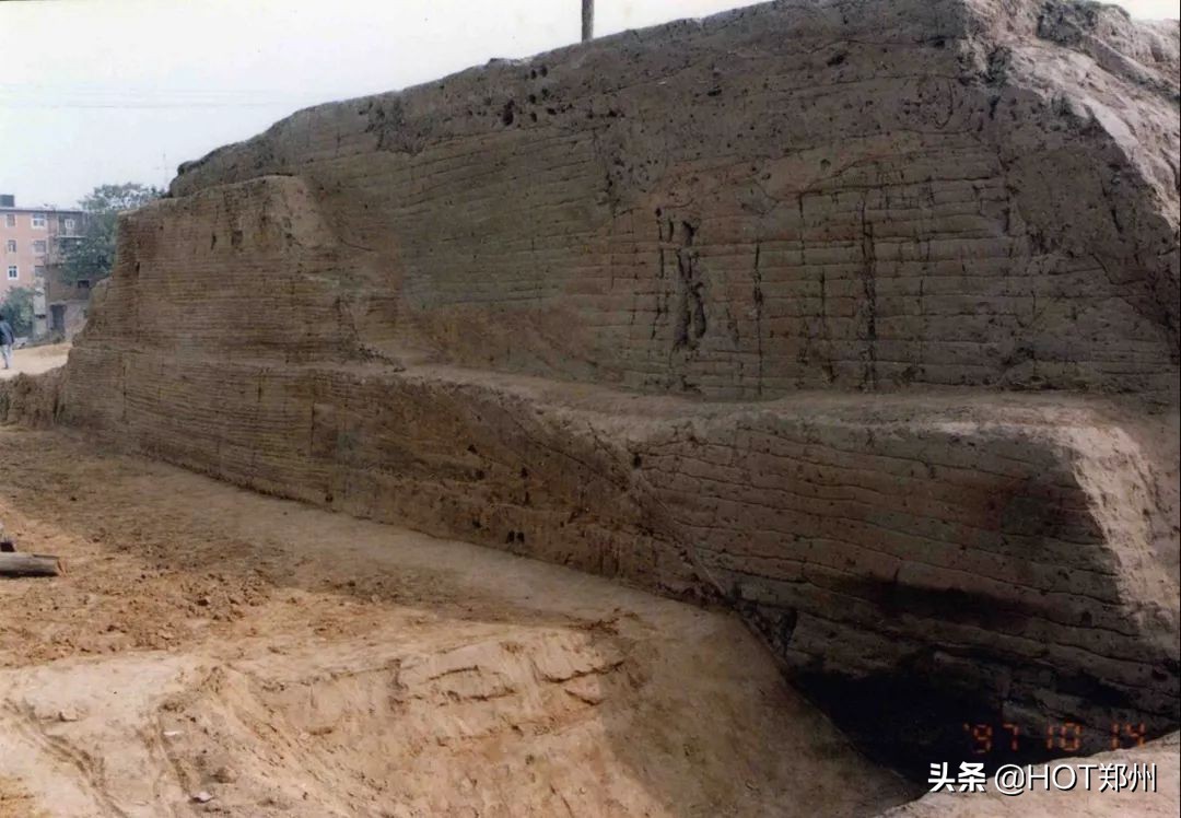 郑州:一座被现代火车隆隆车轮声唤醒的三千年王都