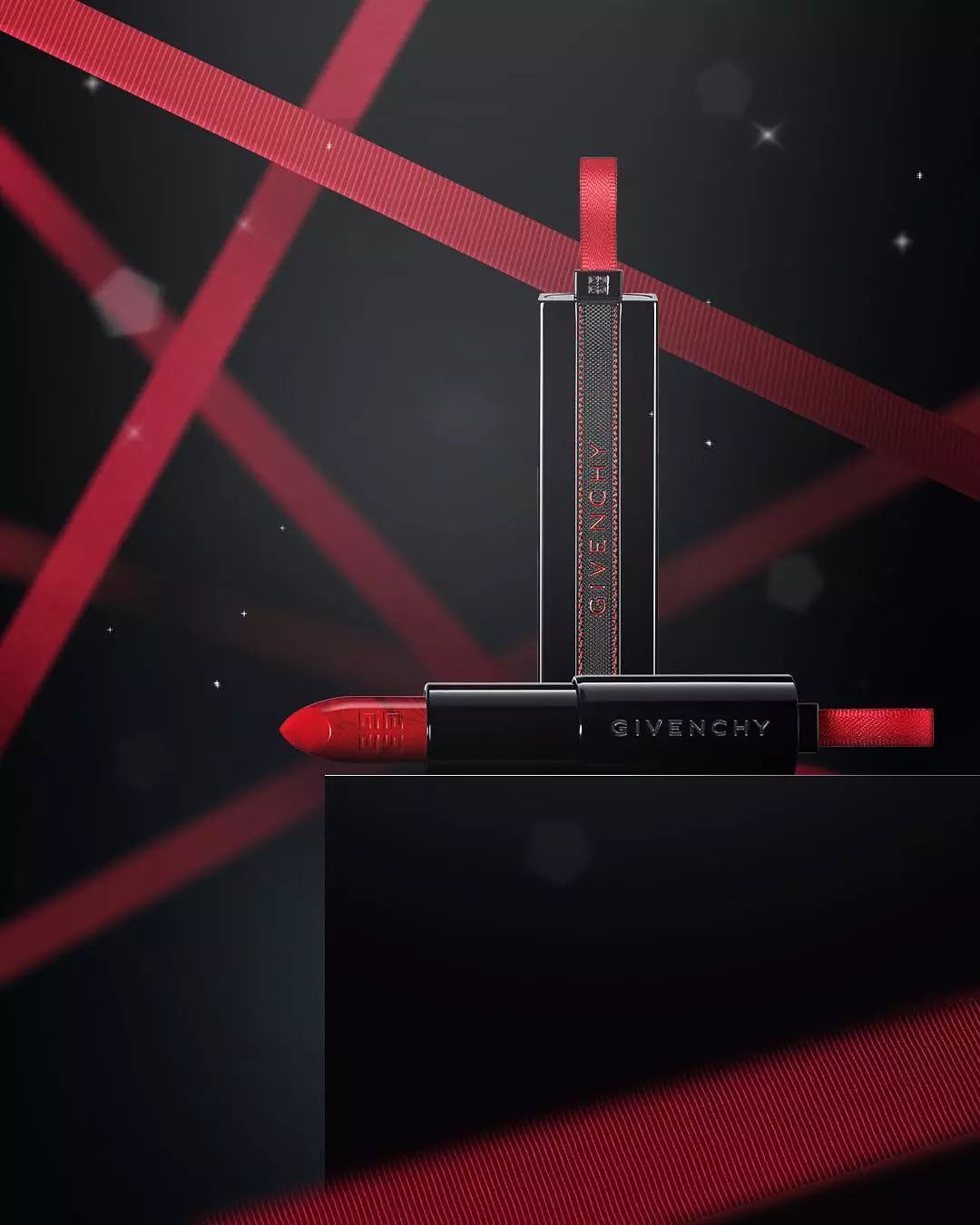 今年秋冬流行红色什么款式,红色单品春节如何穿出惊艳感