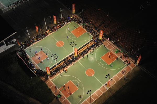 应该如何选择篮球场灯光方案,球场专用灯具施工方法