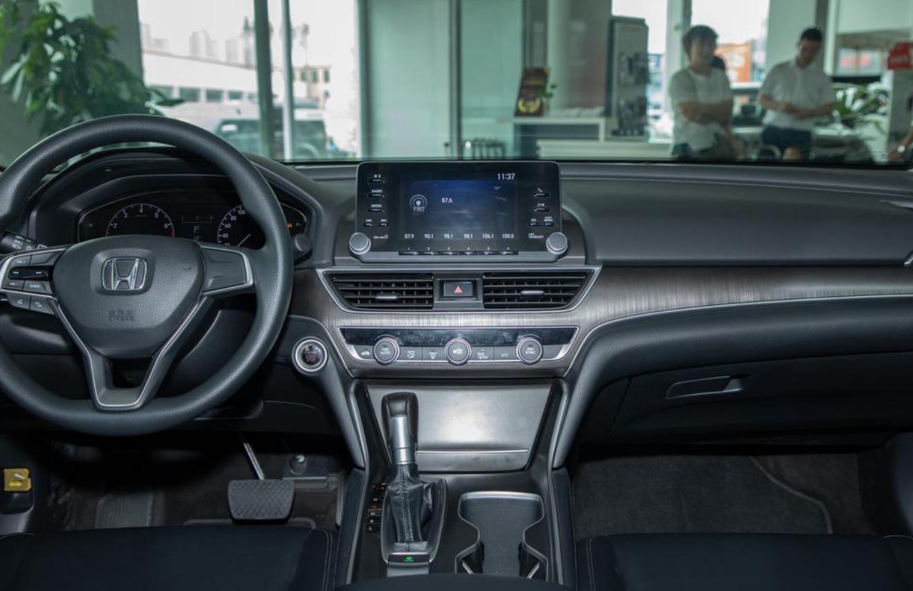 新款雅阁丐版落地,裸车本田雅阁