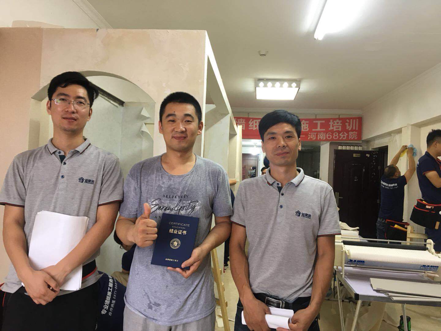 贴墙布如何贴在墙上,墙布粘贴方法墙贴