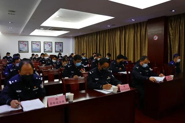 陌生人来敲门怎么办？蜀黍教你正确打开方式！