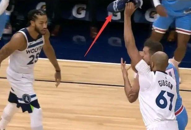 比赛时候鞋子掉了继续跑,篮球比赛时鞋掉了怎么办