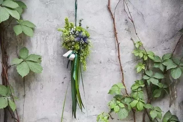 这家破厂房改造的花店，这是北京最美的小花店，明星都来拍照