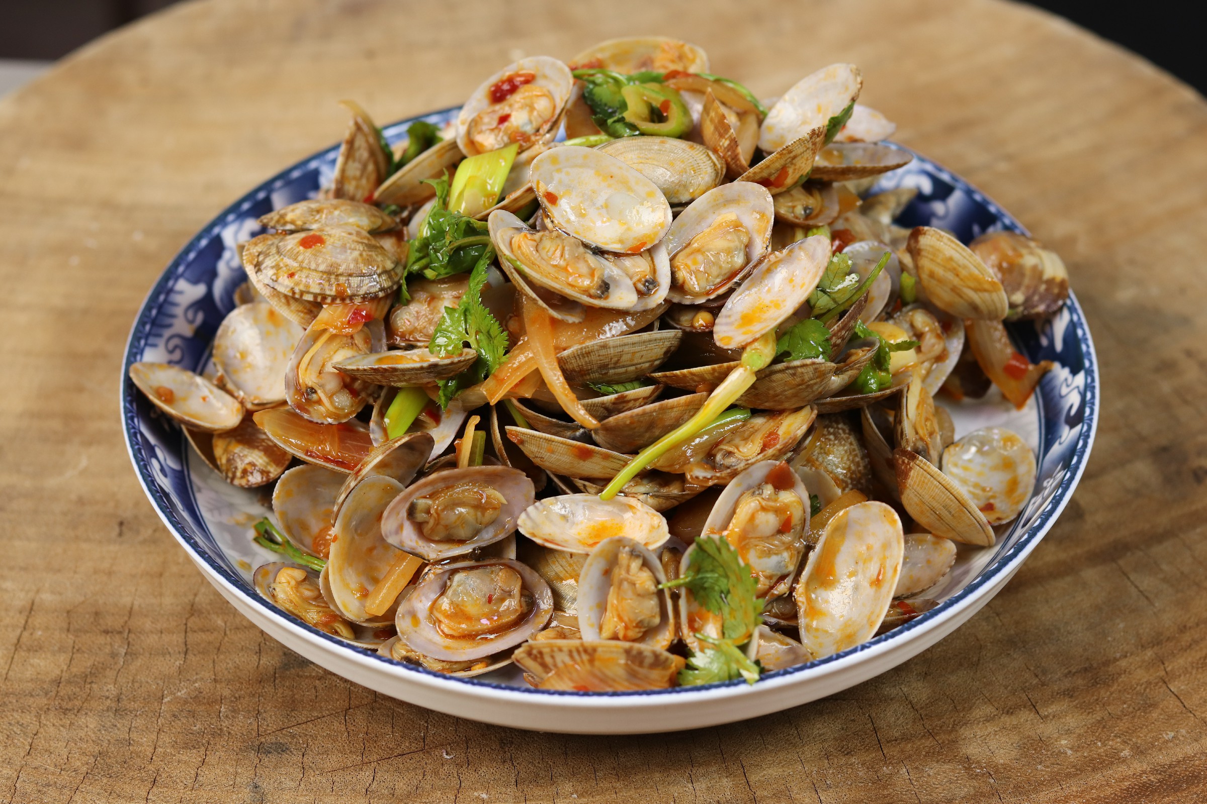 炒花蛤必须焯水吗,炒花蛤需要焯水吗