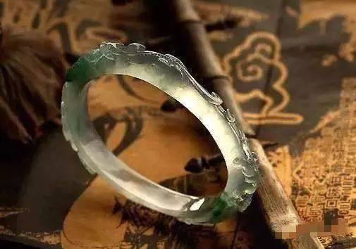 翡翠手镯正圈和圆条的区别,翡翠手镯有空心的吗