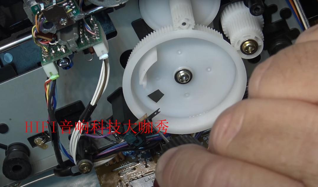 NAC5320cd*放播**机，无法进出仓和不读碟故障维修，聚焦调整方法