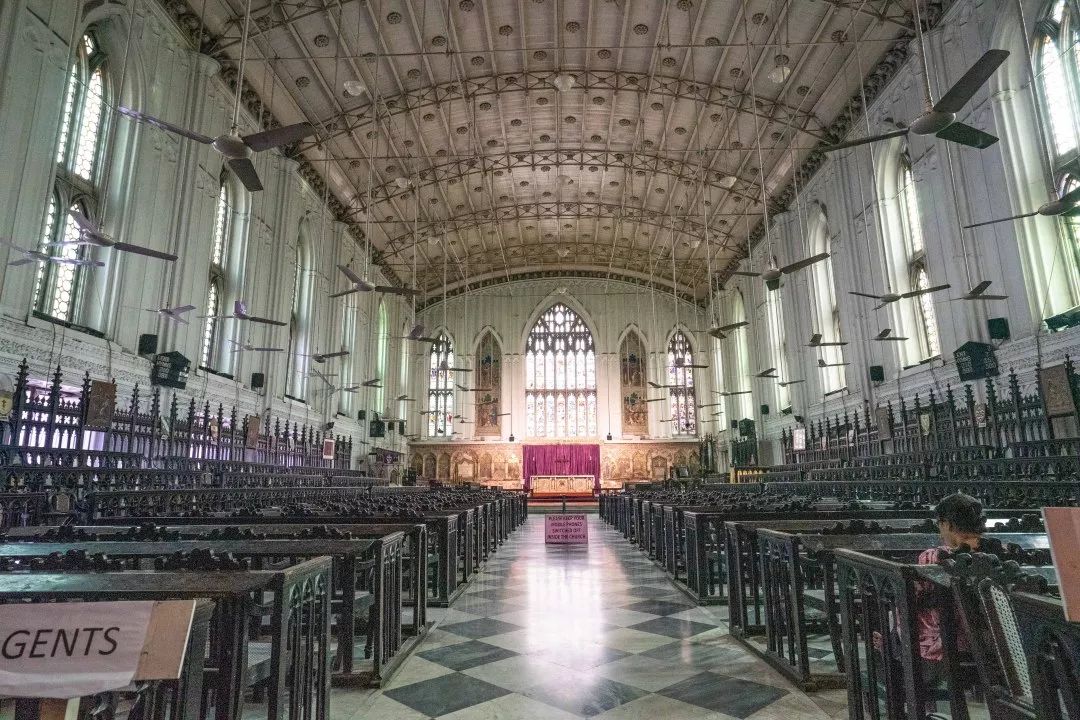 印度加尔各答地铁列车,印度火车站加尔各答