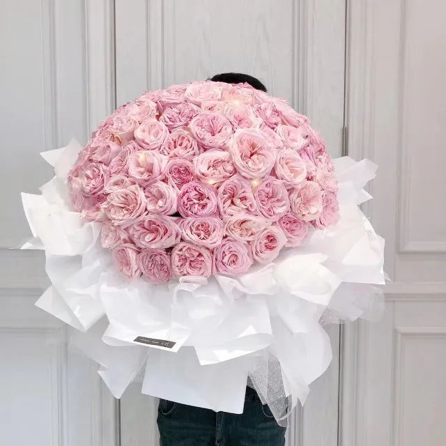 经典玫瑰鲜花,99朵玫瑰花束网红款