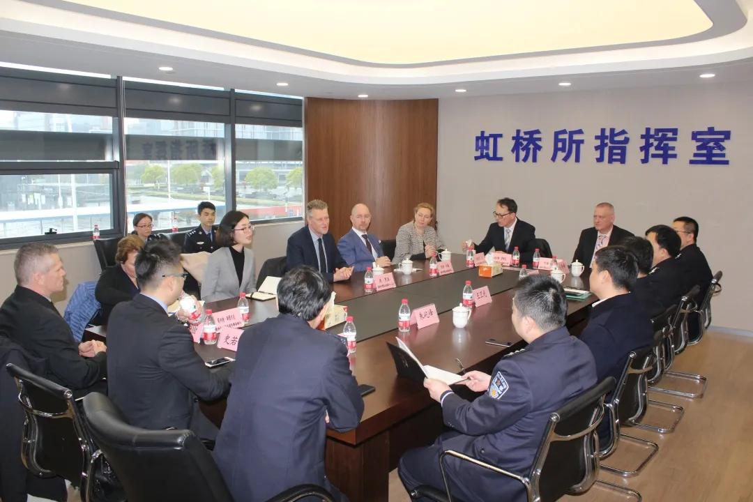 上海铁警全员待命,上海铁警坚守岗位图片