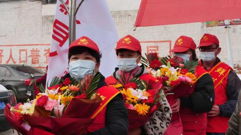 救援车辆、关爱孤寡老人、资助困难女孩……深泽县有支880余人的学雷锋爱心团队