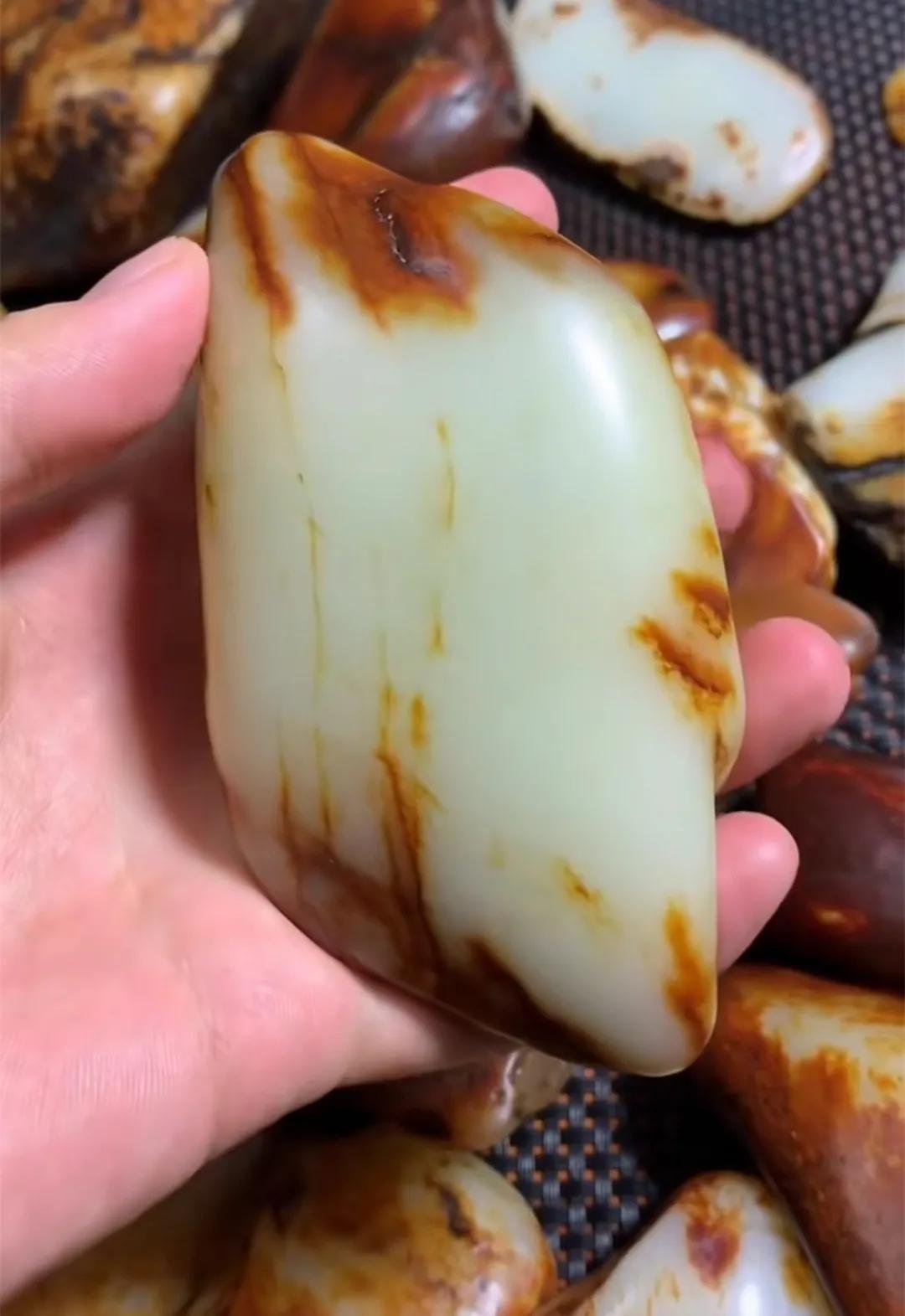 籽料伪装者视频 (俄料仿籽和田籽料的区别)