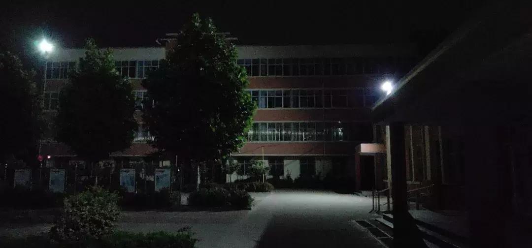 莫名的被一个20岁的小男孩表白,对自己小20的男孩告白