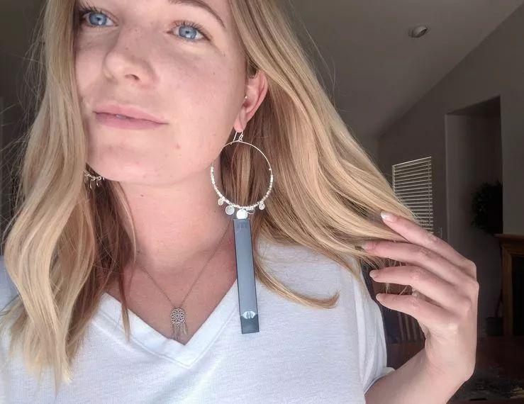 卖*子烟电**这么赚钱的吗?这家公司光年终奖就发了900万!