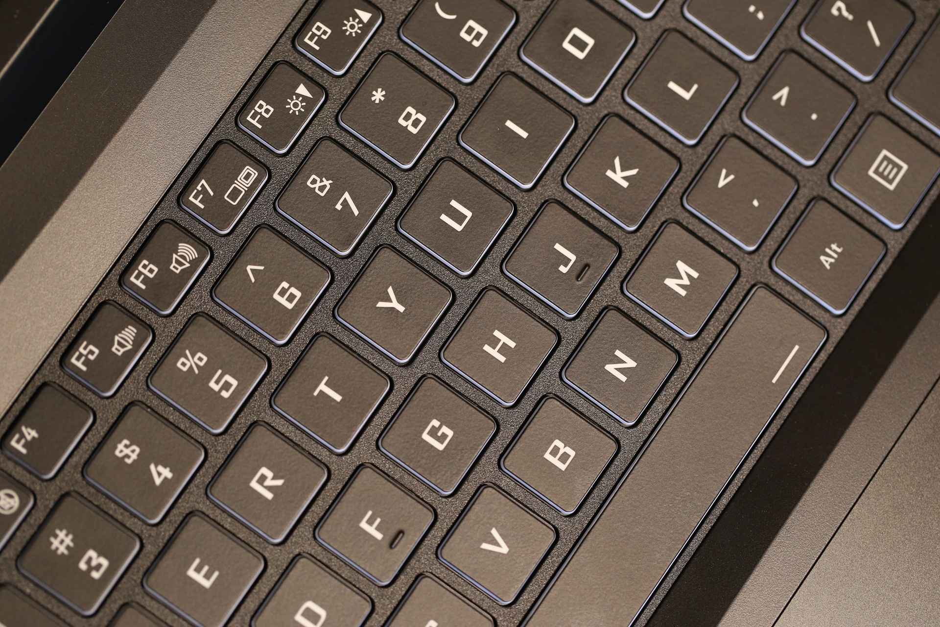 r95900x鍜宨910900k娓告垙璇勬祴,i910900k涓巖93900x瀵规瘮