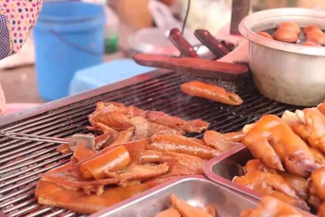 昆明美食街推荐店排名前十有哪些,昆明翠湖公园周边的美食街