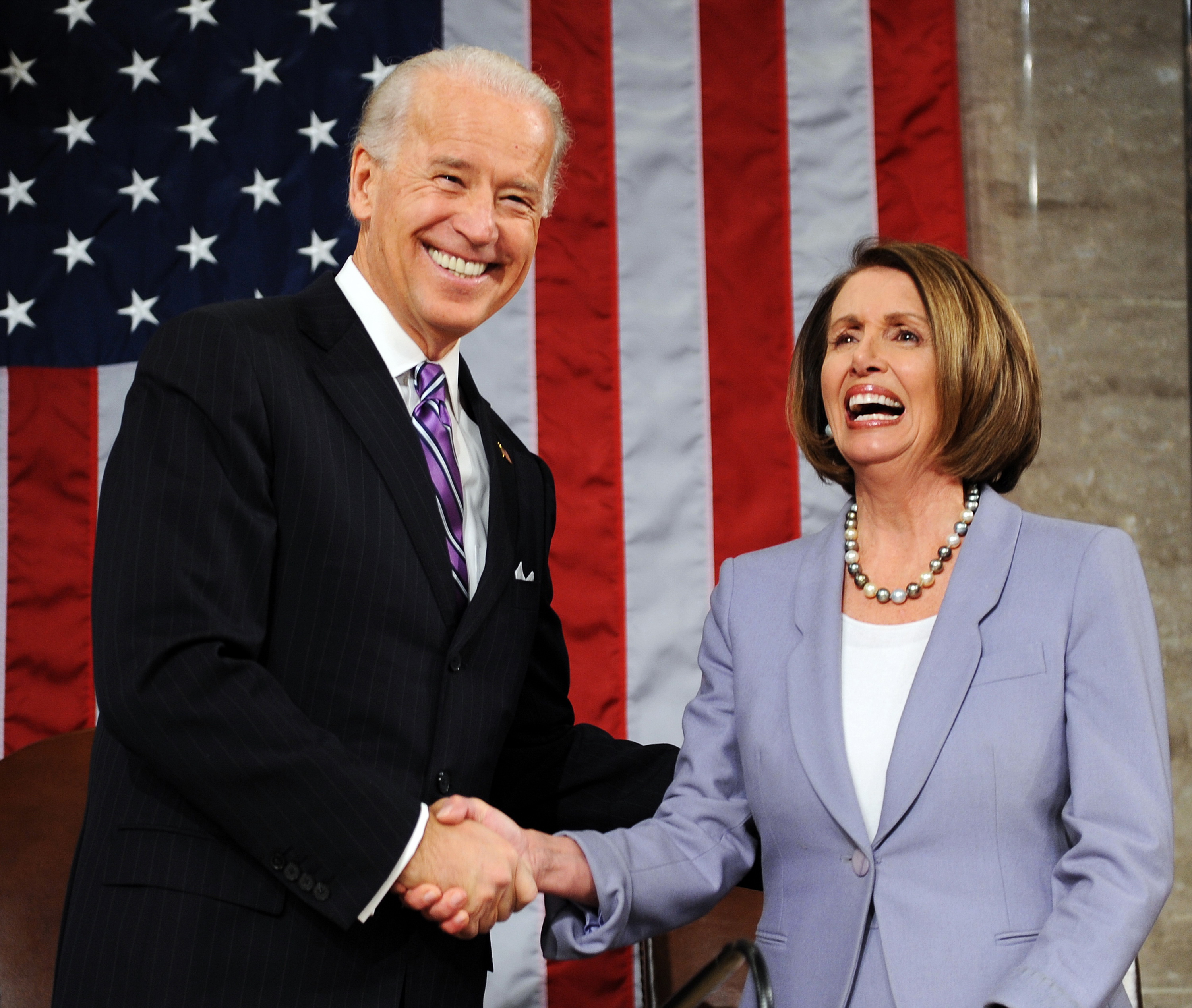 “咸猪手”白登被建议加入“一臂距离俱乐部”，装感冒、别乱摸