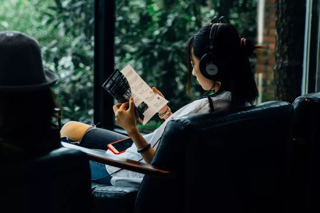 放弃一线城市年薪30万回老家,放弃30万年薪隐居深山