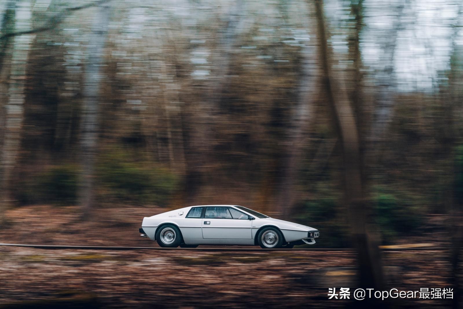 007座驾阿斯顿马丁电影片段,007座驾路特斯