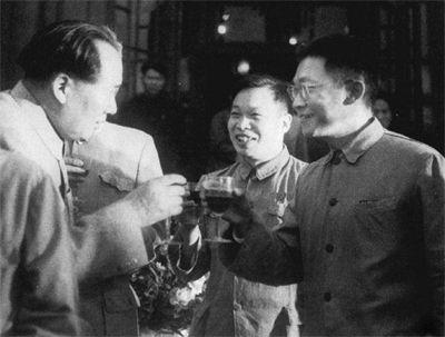 毛主席不是不喝酒吗，为何遗物中有4公斤茅台？揭秘背后的真相