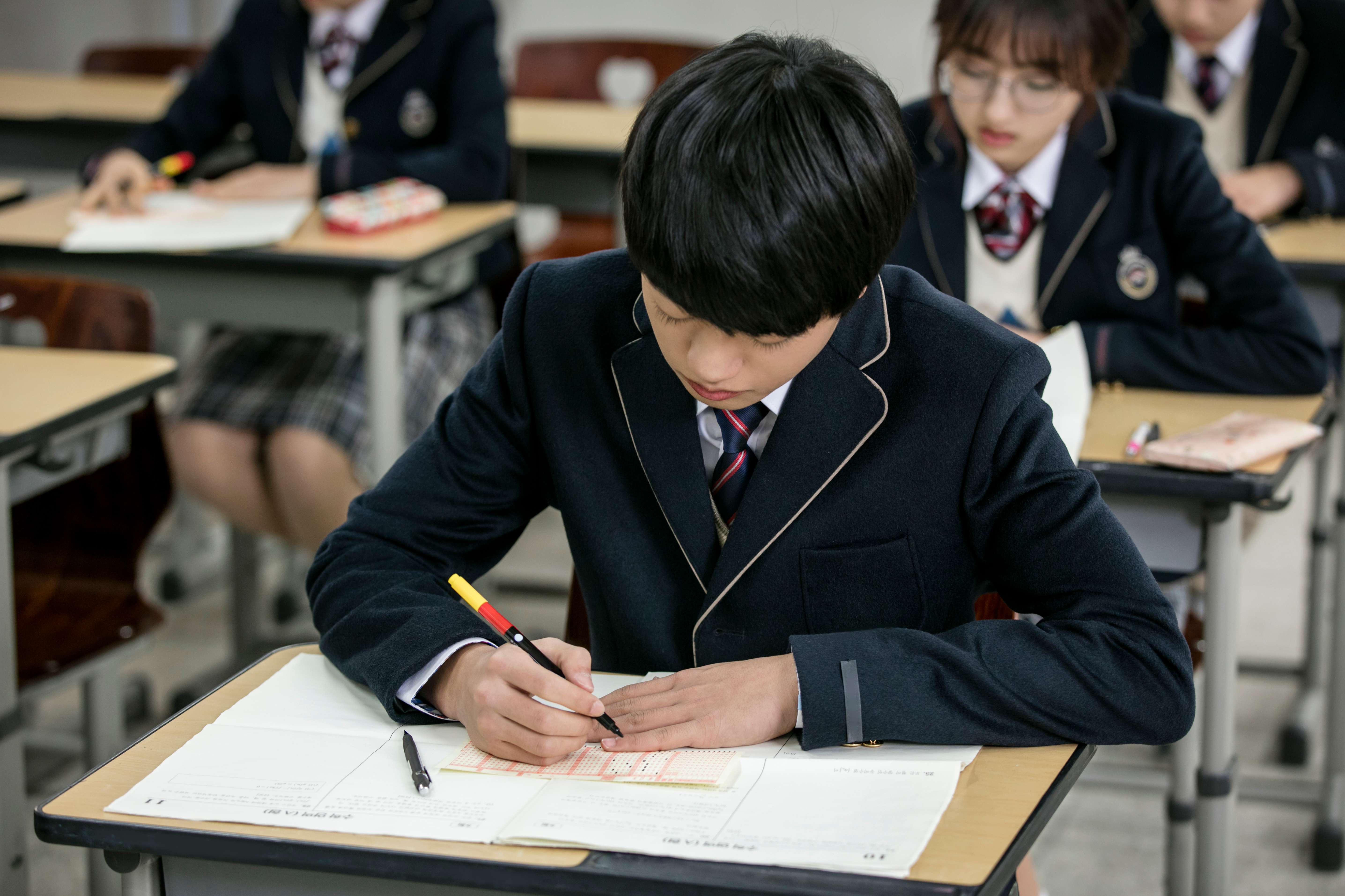 2021年志愿填报须知：视力低于4.8，这些专业不能报？