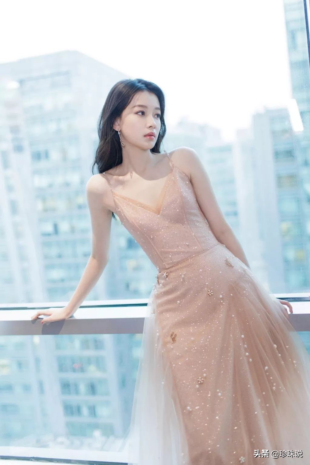 灼灼夏日，你的美丽与珍珠更相配