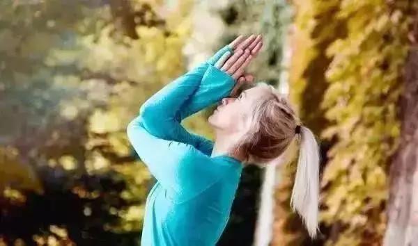 筋长一寸寿长十年怎样练,每日正确的拉筋十个方法