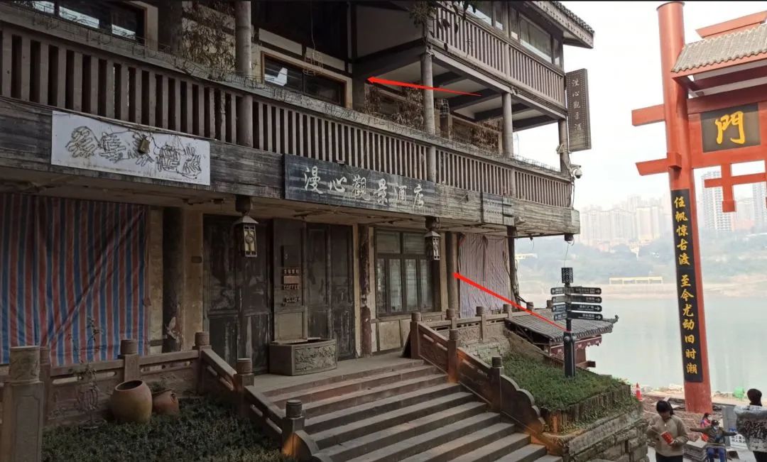 号外!重庆网红磁器口旁惊现无人区,网红打卡地缘何沦为空城?