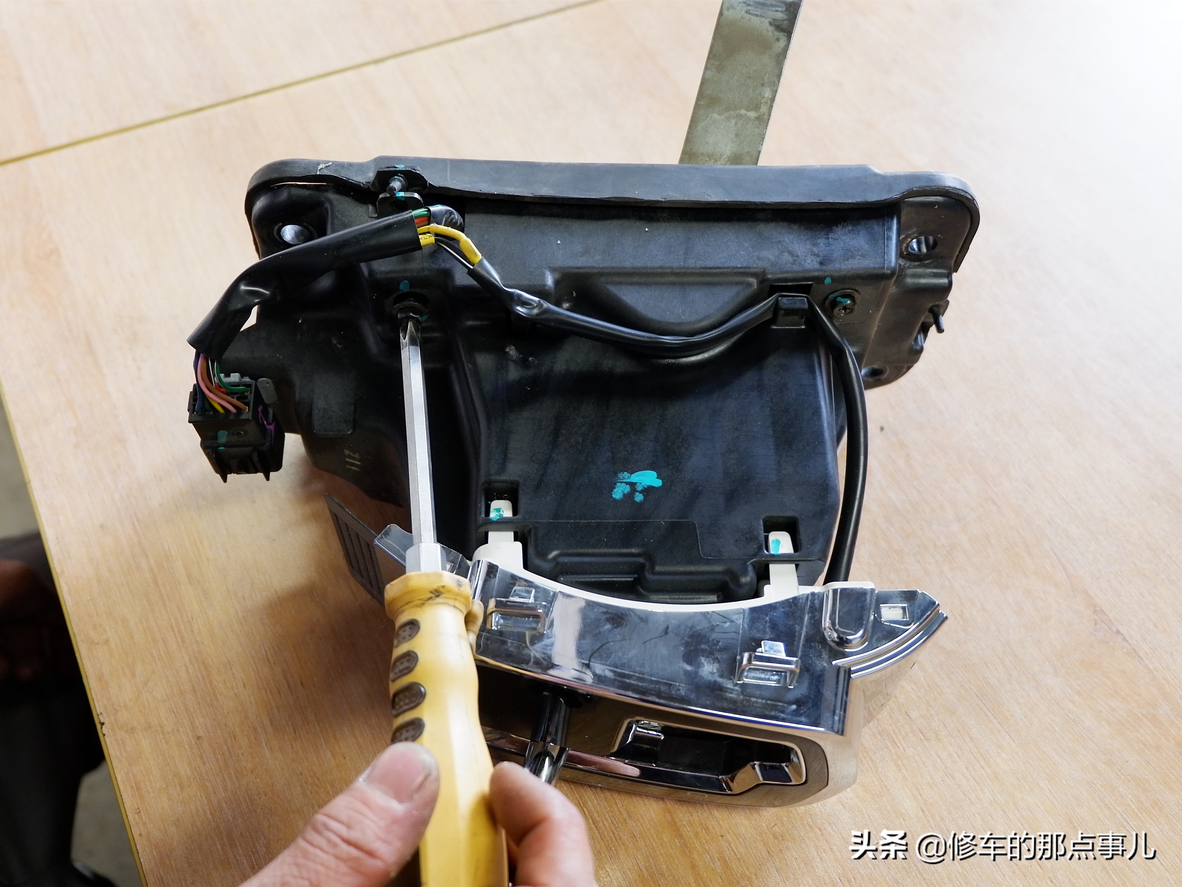 凯迪拉克报驻车辅助暂时不可用,凯迪拉克驻车系统故障手刹不显示