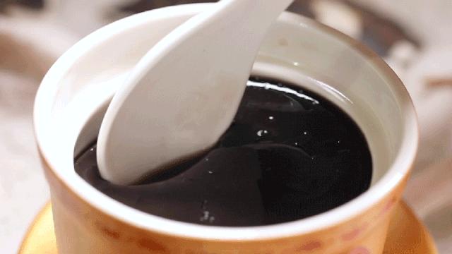 把整颗人参怼进龟苓膏里！论养生，还是深圳人厉害