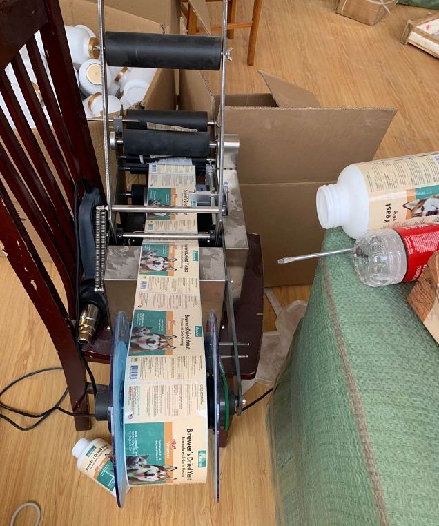 进口猫粮造假窝点,进口宠物粮被查