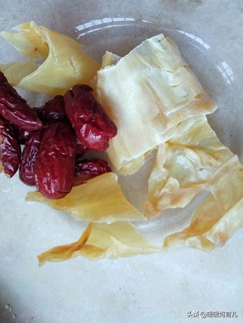 牛奶炖花胶放多少花胶,孕期吃什么花胶对宝宝皮肤好