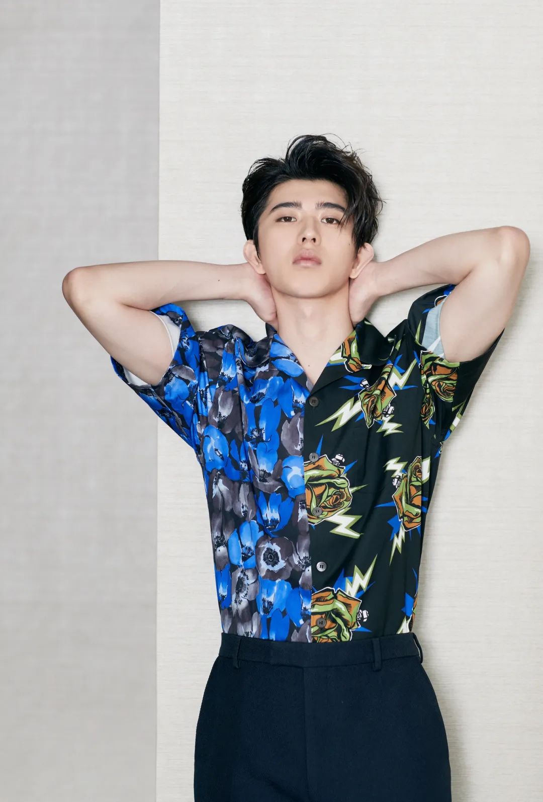 衣品超级好的男明星,王嘉尔穿的蔡徐坤同款衣服