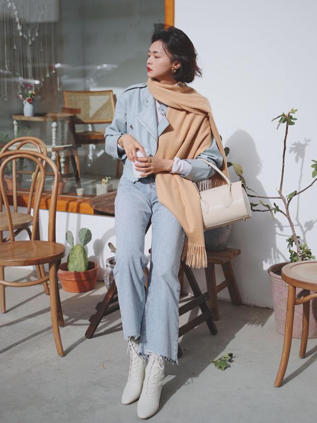 牛仔裤靴子怎么搭外套好看,牛仔裤短靴夏日穿搭