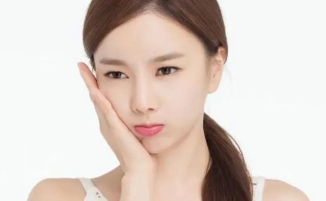 晚上喝水早上起床水肿，这种说法正确吗？睡觉前应不应该喝水呢？