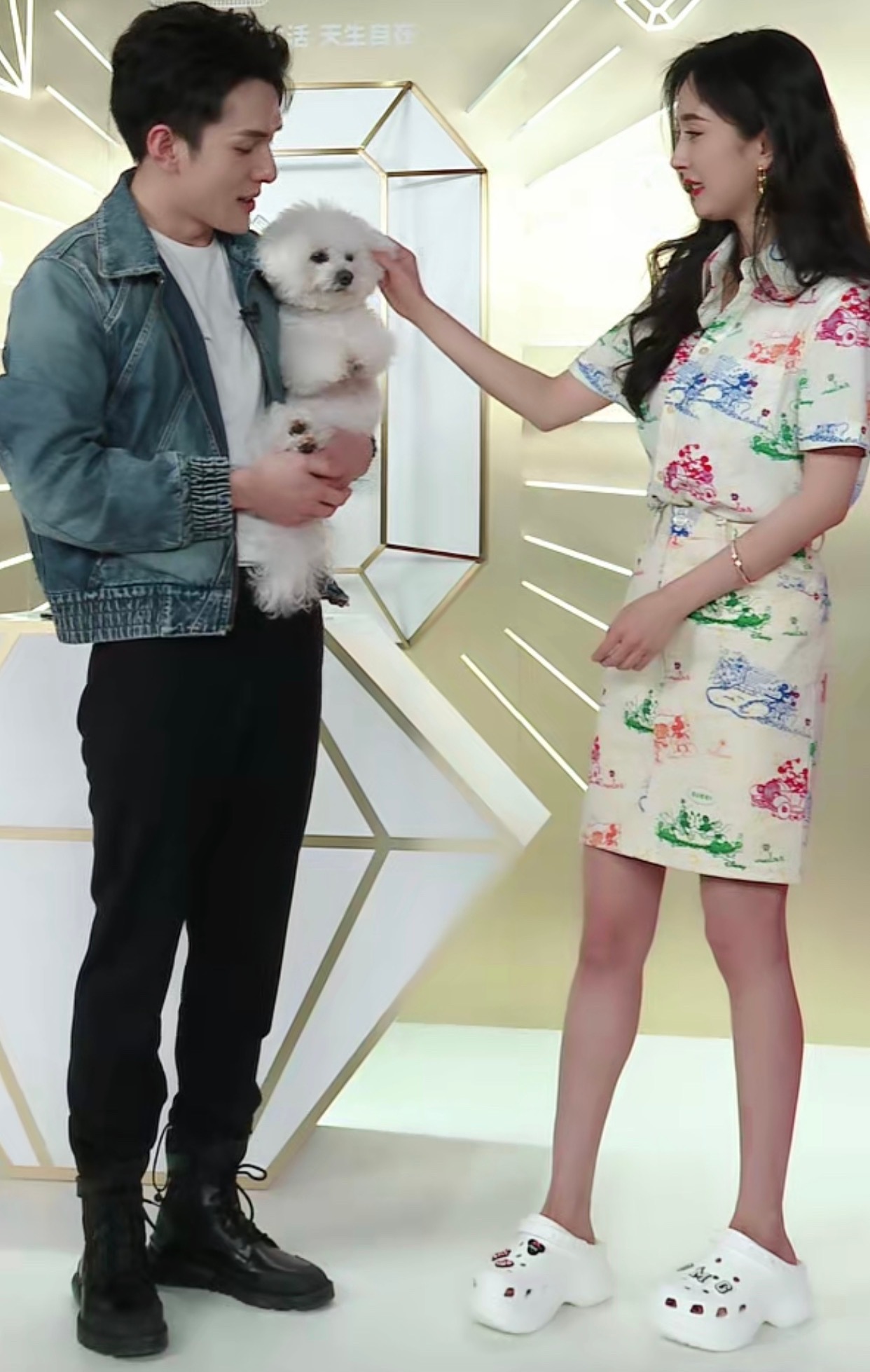 杨幂的腿真是又细又直啊,杨幂之前粗腿照片