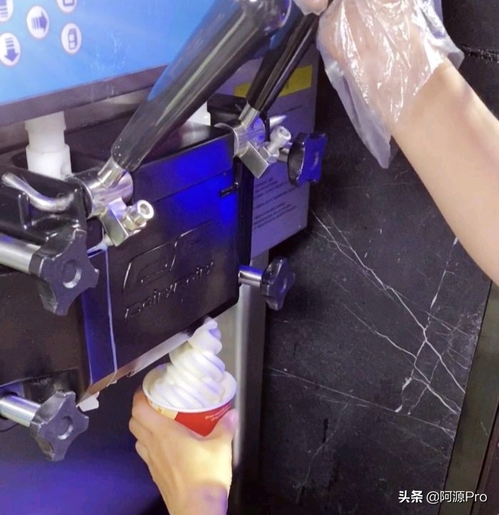 哈尔滨有上百家串店，凭什么他家天天排队，好像吃串不要钱似的！