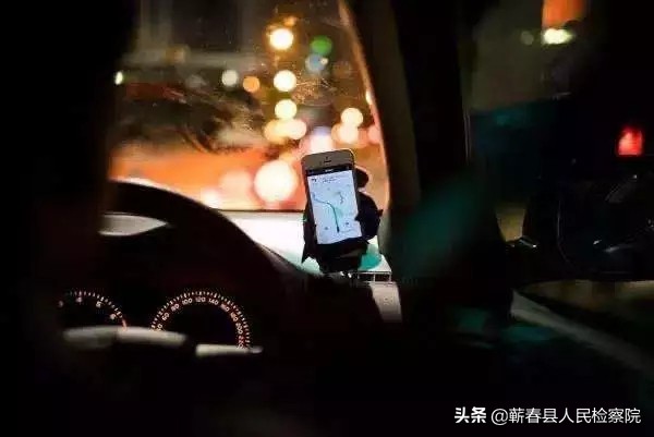 男子抢劫滴滴司机后被撞身亡,滴滴司机抢劫案件