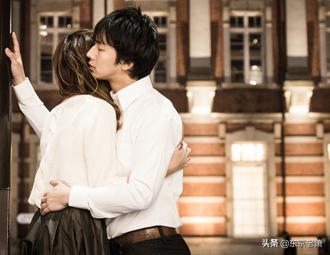 抱抱，亲亲，举高高——阳光和灰色之下日本出租女友