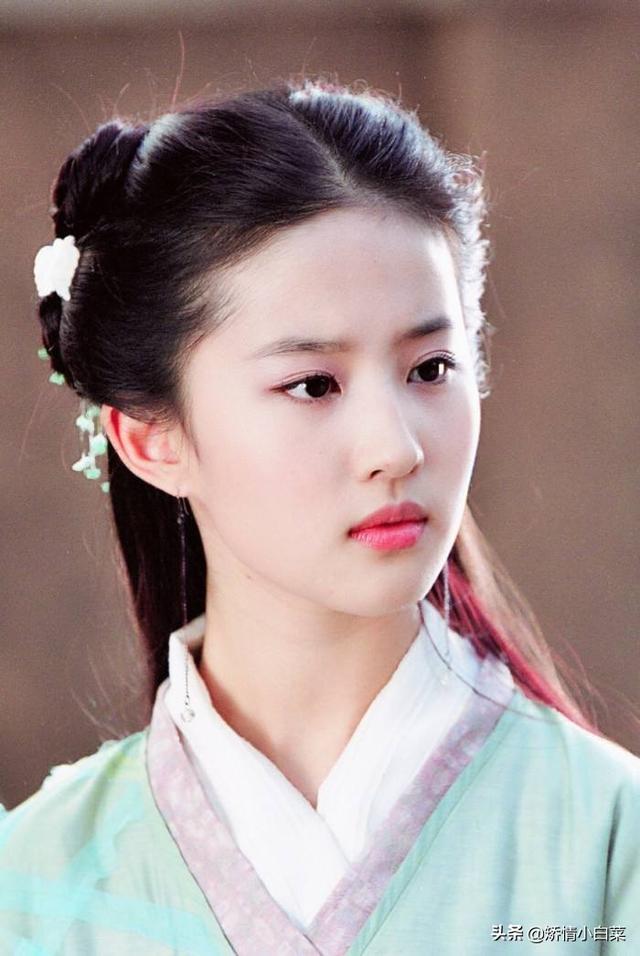 迪丽热巴的鼻子是天生的还是整的,迪丽热巴的鼻子怎么弄