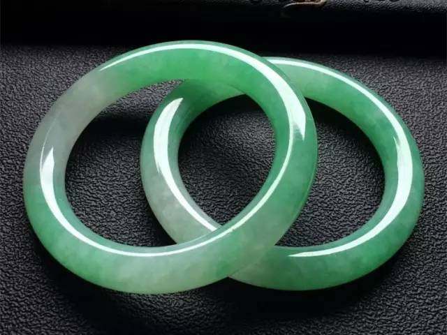 翡翠手镯正圈和圆条的区别,翡翠手镯有空心的吗