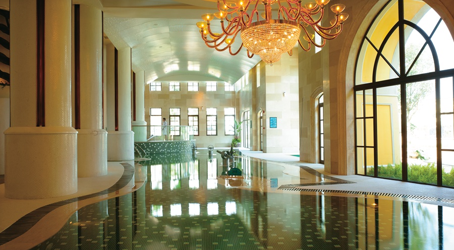 华侨城瀑布酒店房+餐+票，全部只要499！景区VIP通道免排队等你来