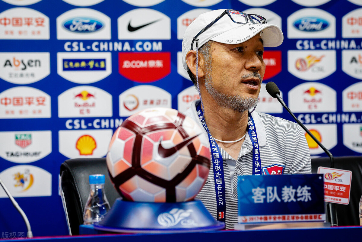 这世上没有抄得一模一样的作业，也没有一模一样发展起来的足球