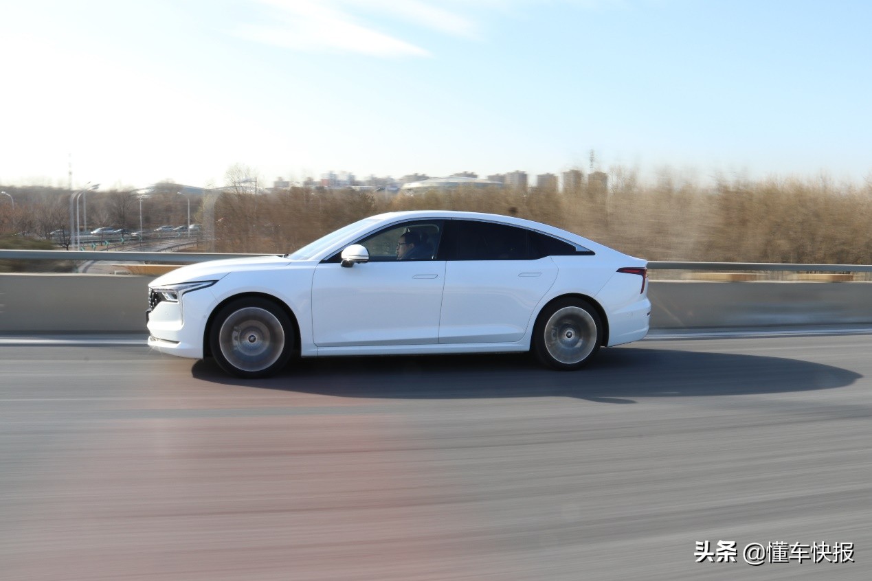 奔腾b70s1.5t试驾视频,第一视角试驾2010款奔腾b70