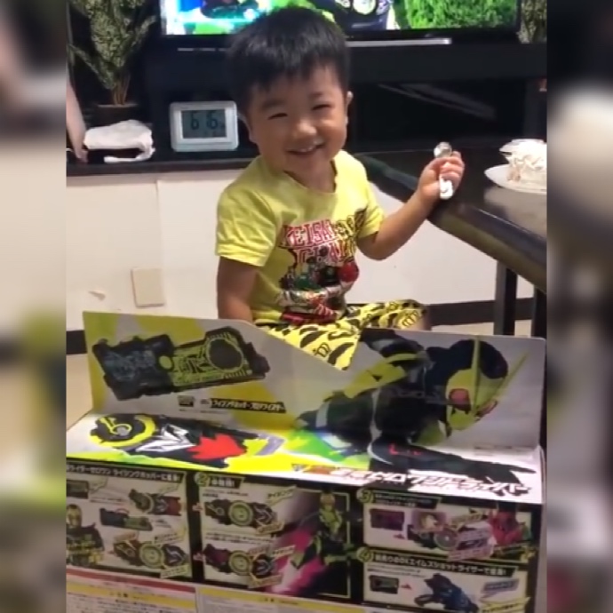 暖心儿子给爸爸生日礼物,爸爸给儿子最好的生日礼物